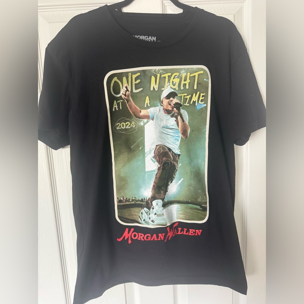 Morgan Wallen tour T-shirt size M